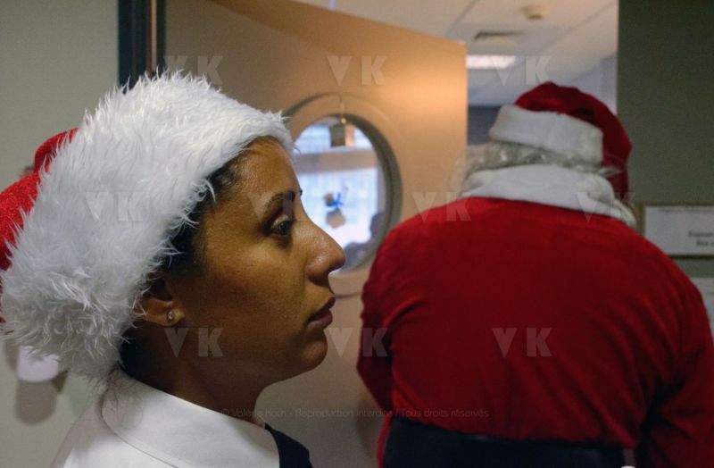 Pere Noel Police Nationale au CHU Sud Reunion