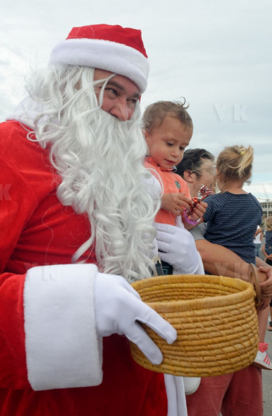 Pere Noel Police Nationale au CHU Sud Reunion