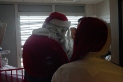 Pere Noel Police Nationale au CHU Sud Reunion