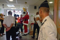 Pere Noel Police Nationale au CHU Sud Reunion