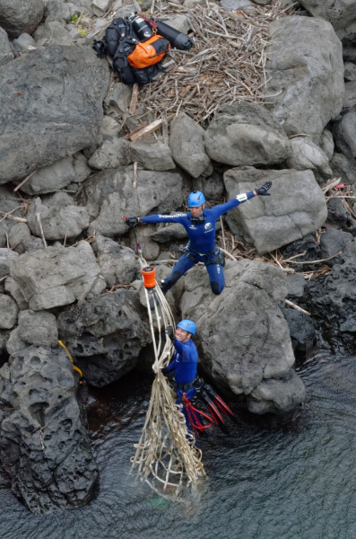 Recuperation d'armes en embouchure de riviere par la gendarmerie