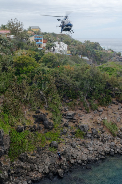 Recuperation d'armes en embouchure de riviere par la gendarmerie