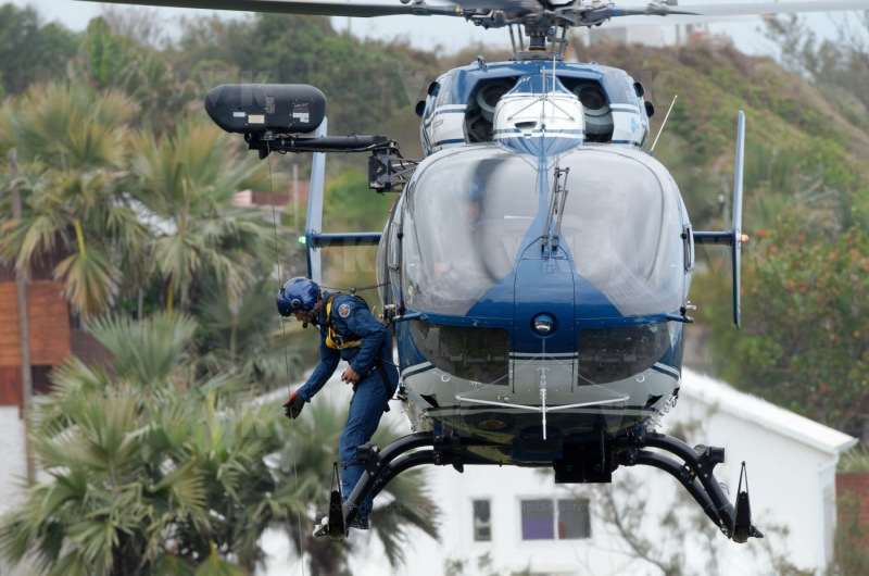 Recuperation d'armes en embouchure de riviere par la gendarmerie