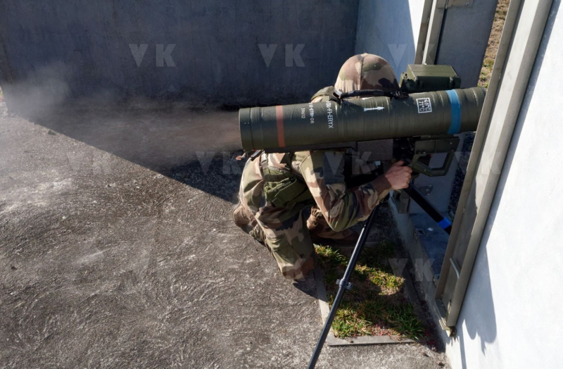 Tirs de missiles ERYX