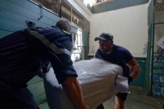 La fregate Nivose charge du fret humanitaire a destination du Mozambique