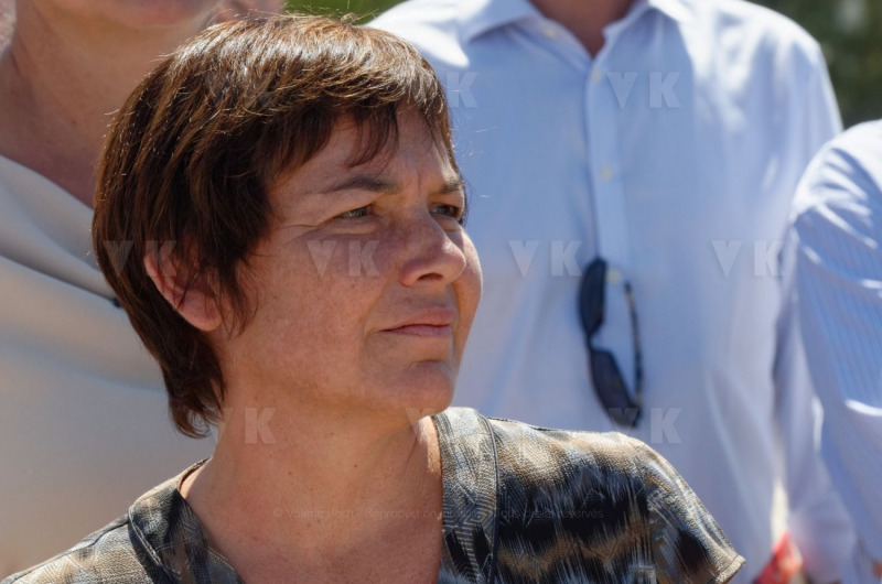 Pour terminer sa visite de 5 jours a La Reunion, la ministre de l'Outre-Mer Annick Girardin, a rencontre les familles des victimes d'attaque de requins et suivi une presentation et demonstration du dispositif vigie requin renforce sur la plage de l'Hermitage a Saint-Gilles-les-Bains.