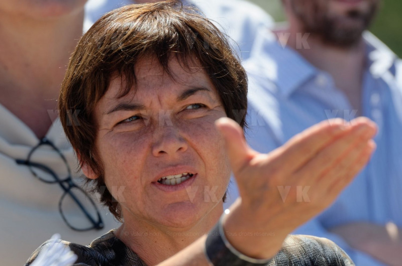 Pour terminer sa visite de 5 jours a La Reunion, la ministre de l'Outre-Mer Annick Girardin, a rencontre les familles des victimes d'attaque de requins et suivi une presentation et demonstration du dispositif vigie requin renforce sur la plage de l'Hermitage a Saint-Gilles-les-Bains.
