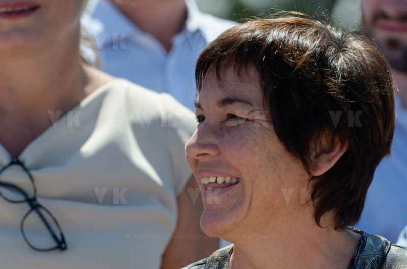 Pour terminer sa visite de 5 jours a La Reunion, la ministre de l'Outre-Mer Annick Girardin, a rencontre les familles des victimes d'attaque de requins et suivi une presentation et demonstration du dispositif vigie requin renforce sur la plage de l'Hermitage a Saint-Gilles-les-Bains.