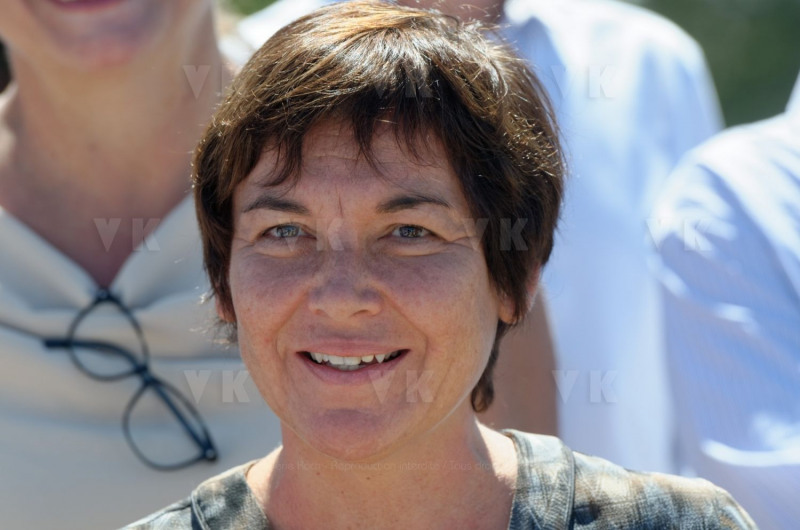 Pour terminer sa visite de 5 jours a La Reunion, la ministre de l'Outre-Mer Annick Girardin, a rencontre les familles des victimes d'attaque de requins et suivi une presentation et demonstration du dispositif vigie requin renforce sur la plage de l'Hermitage a Saint-Gilles-les-Bains.