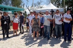 Pour terminer sa visite de 5 jours a La Reunion, la ministre de l'Outre-Mer Annick Girardin, a rencontre les familles des victimes d'attaque de requins et suivi une presentation et demonstration du dispositif vigie requin renforce sur la plage de l'Hermitage a Saint-Gilles-les-Bains.