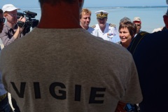 Pour terminer sa visite de 5 jours a La Reunion, la ministre de l'Outre-Mer Annick Girardin, a rencontre les familles des victimes d'attaque de requins et suivi une presentation et demonstration du dispositif vigie requin renforce sur la plage de l'Hermitage a Saint-Gilles-les-Bains.