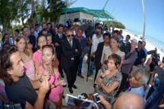 Pour terminer sa visite de 5 jours a La Reunion, la ministre de l'Outre-Mer Annick Girardin, a rencontre les familles des victimes d'attaque de requins et suivi une presentation et demonstration du dispositif vigie requin renforce sur la plage de l'Hermitage a Saint-Gilles-les-Bains.
