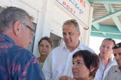 Pour terminer sa visite de 5 jours a La Reunion, la ministre de l'Outre-Mer Annick Girardin, a rencontre les familles des victimes d'attaque de requins et suivi une presentation et demonstration du dispositif vigie requin renforce sur la plage de l'Hermitage a Saint-Gilles-les-Bains.