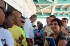 Pour terminer sa visite de 5 jours a La Reunion, la ministre de l'Outre-Mer Annick Girardin, a rencontre les familles des victimes d'attaque de requins et suivi une presentation et demonstration du dispositif vigie requin renforce sur la plage de l'Hermitage a Saint-Gilles-les-Bains.