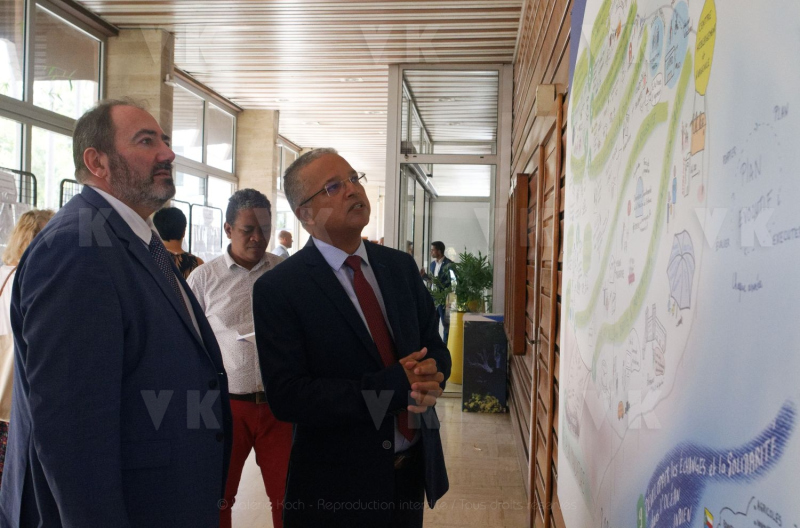 Francois BRAUN, ministre de la sante,  en deplacement a La Reunion