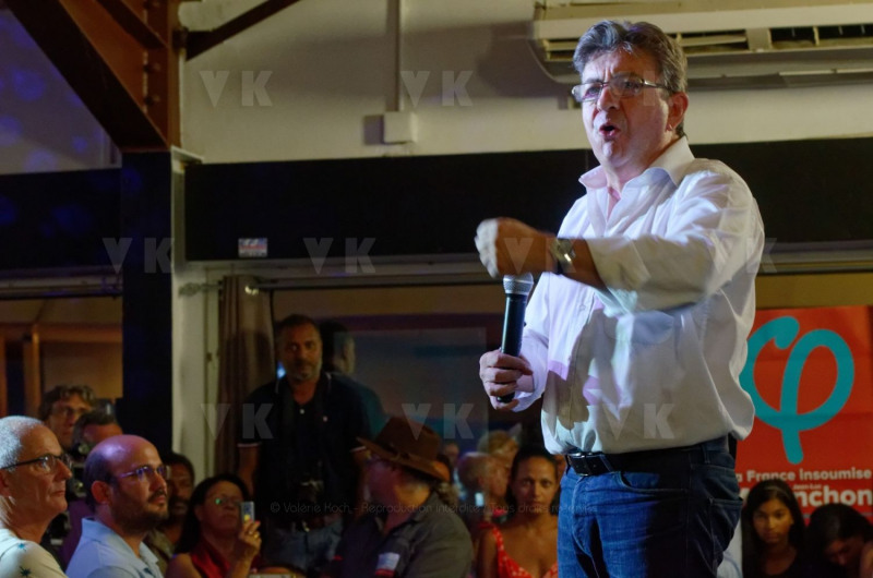 Jean-Luc Melenchon, chef de file de la France Insoumise, accompagne par les deputes Mathilde Panot et Daniele Obono, a tenu une reunion publique au restaurant La Cocoteraie a Saint-Andre, devant plus de 500 personnes et en presence des deputes reunionnais Jean-Hugues Ratenon et Younous Omarjee. Jean-Luc Melenchon, leader of France Insoumise, accompanied by the deputies Mathilde Panot and Daniele Obono, held a public meeting at the restaurant La Cocoteraie in Saint-Andre, in front of more than 500 people and with the deputies Jean- Hugues Ratenon and Younous Omarjee from La Reunion.
