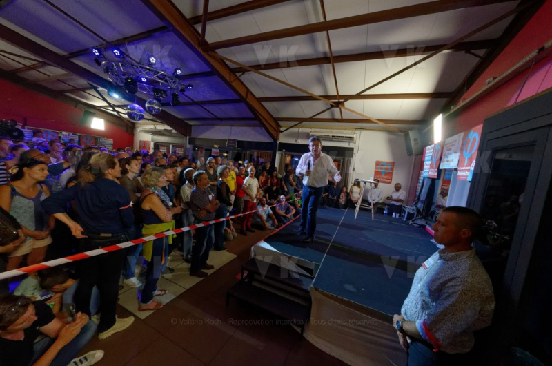 Jean-Luc Melenchon, chef de file de la France Insoumise, accompagne par les deputes Mathilde Panot et Daniele Obono, a tenu une reunion publique au restaurant La Cocoteraie a Saint-Andre, devant plus de 500 personnes et en presence des deputes reunionnais Jean-Hugues Ratenon et Younous Omarjee. Jean-Luc Melenchon, leader of France Insoumise, accompanied by the deputies Mathilde Panot and Daniele Obono, held a public meeting at the restaurant La Cocoteraie in Saint-Andre, in front of more than 500 people and with the deputies Jean- Hugues Ratenon and Younous Omarjee from La Reunion.