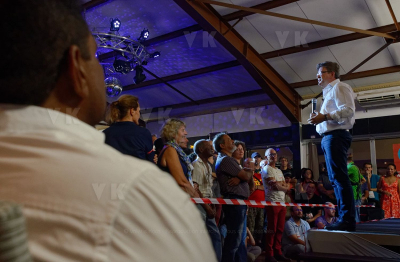 Jean-Luc Melenchon, chef de file de la France Insoumise, accompagne par les deputes Mathilde Panot et Daniele Obono, a tenu une reunion publique au restaurant La Cocoteraie a Saint-Andre, devant plus de 500 personnes et en presence des deputes reunionnais Jean-Hugues Ratenon et Younous Omarjee. Jean-Luc Melenchon, leader of France Insoumise, accompanied by the deputies Mathilde Panot and Daniele Obono, held a public meeting at the restaurant La Cocoteraie in Saint-Andre, in front of more than 500 people and with the deputies Jean- Hugues Ratenon and Younous Omarjee from La Reunion.