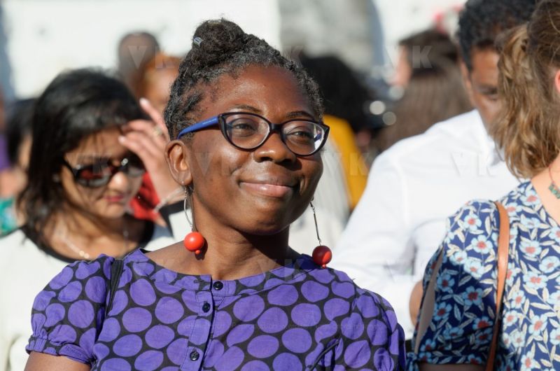 Lors de sa visite dans la commune du Port, Jean-Luc Melenchon est alle se recueillir devant le caveau familial de la famille Verges, avec Pierre Verges (fils de Paul Verges, maire, députe, president de Region, senateur, et chef de file du Parti Communiste  Reunionnais, decede en novembre 2016). Pour cet hommage, il etait accompagne des deputes Mathilde Panot, Daniele Obono (sur la photo) et Jean-Hugues Ratenon (FI La Reunion). During his visit in the city of Le Port, Jean-Luc Melenchon has gone to recollect in front of the Verges family vault, with Pierre Verges (son of Paul Verges, mayor, deputy, president of Region, senator, of the Reunion's Communist Party, died in November 2016). For this tribute, he was accompanied by Mathilde Panot, Daniele Obono (on this picture) and Jean-Hugues Ratenon (FI La Reunion).