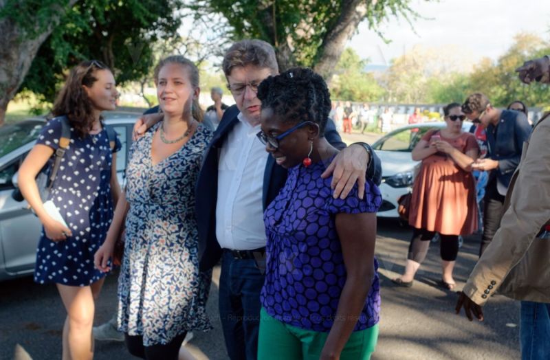 Lors de sa visite dans la commune du Port, Jean-Luc Melenchon est alle se recueillir devant le caveau familial de la famille Verges, avec Pierre Verges (fils de Paul Verges, maire, députe, president de Region, senateur, et chef de file du Parti Communiste  Reunionnais, decede en novembre 2016). Pour cet hommage, il etait accompagne des deputes Mathilde Panot, Danièle Obono et Jean-Hugues Ratenon (FI La Reunion). During his visit in the city of Le Port, Jean-Luc Melenchon has gone to recollect in front of the Verges family vault, with Pierre Verges (son of Paul Verges, mayor, deputy, president of Region, senator, of the Reunion's Communist Party, died in November 2016). For this tribute, he was accompanied by Mathilde Panot, Daniele Obono and Jean-Hugues Ratenon (FI La Reunion).