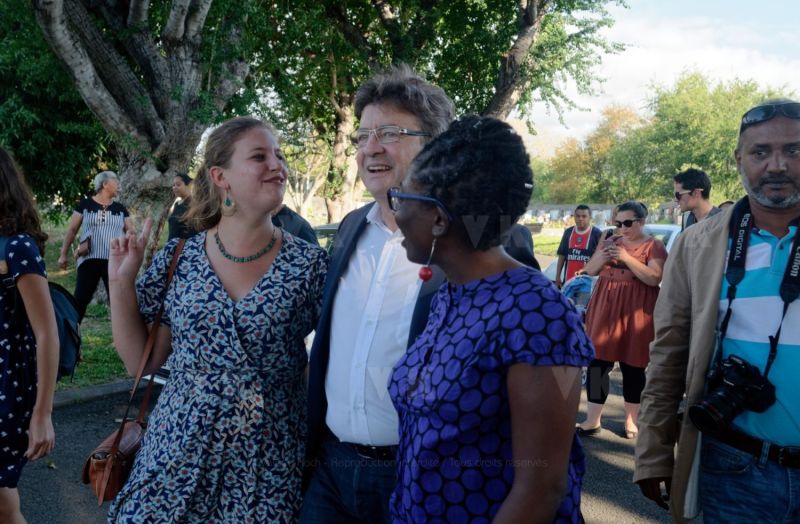 Lors de sa visite dans la commune du Port, Jean-Luc Melenchon est alle se recueillir devant le caveau familial de la famille Verges, avec Pierre Verges (fils de Paul Verges, maire, députe, president de Region, senateur, et chef de file du Parti Communiste  Reunionnais, decede en novembre 2016). Pour cet hommage, il etait accompagne des deputes Mathilde Panot, Danièle Obono et Jean-Hugues Ratenon (FI La Reunion). During his visit in the city of Le Port, Jean-Luc Melenchon has gone to recollect in front of the Verges family vault, with Pierre Verges (son of Paul Verges, mayor, deputy, president of Region, senator, of the Reunion's Communist Party, died in November 2016). For this tribute, he was accompanied by Mathilde Panot, Daniele Obono and Jean-Hugues Ratenon (FI La Reunion).