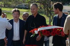Lors de sa visite dans la commune du Port, Jean-Luc Melenchon est alle se recueillir devant le caveau familial de la famille Verges, avec Pierre Verges (fils de Paul Verges, maire, députe, president de Region, senateur, et chef de file du Parti Communiste  Reunionnais, decede en novembre 2016). Pour cet hommage, il etait accompagne des deputes Mathilde Panot, Danièle Obono et Jean-Hugues Ratenon (FI La Reunion). During his visit in the city of Le Port, Jean-Luc Melenchon has gone to recollect in front of the Verges family vault, with Pierre Verges (son of Paul Verges, mayor, deputy, president of Region, senator, of the Reunion's Communist Party, died in November 2016). For this tribute, he was accompanied by Mathilde Panot, Daniele Obono and Jean-Hugues Ratenon (FI La Reunion).