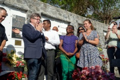 Lors de sa visite dans la commune du Port, Jean-Luc Melenchon est alle se recueillir devant le caveau familial de la famille Verges, avec Pierre Verges (fils de Paul Verges, maire, députe, president de Region, senateur, et chef de file du Parti Communiste  Reunionnais, decede en novembre 2016). Pour cet hommage, il etait accompagne des deputes Mathilde Panot, Danièle Obono et Jean-Hugues Ratenon (FI La Reunion). During his visit in the city of Le Port, Jean-Luc Melenchon has gone to recollect in front of the Verges family vault, with Pierre Verges (son of Paul Verges, mayor, deputy, president of Region, senator, of the Reunion's Communist Party, died in November 2016). For this tribute, he was accompanied by Mathilde Panot, Daniele Obono and Jean-Hugues Ratenon (FI La Reunion).