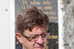 Lors de sa visite dans la commune du Port, Jean-Luc Melenchon est alle se recueillir devant le caveau familial de la famille Verges, avec Pierre Verges (fils de Paul Verges, maire, députe, president de Region, senateur, et chef de file du Parti Communiste  Reunionnais, decede en novembre 2016). Pour cet hommage, il etait accompagne des deputes Mathilde Panot, Danièle Obono et Jean-Hugues Ratenon (FI La Reunion). During his visit in the city of Le Port, Jean-Luc Melenchon has gone to recollect in front of the Verges family vault, with Pierre Verges (son of Paul Verges, mayor, deputy, president of Region, senator, of the Reunion's Communist Party, died in November 2016). For this tribute, he was accompanied by Mathilde Panot, Daniele Obono and Jean-Hugues Ratenon (FI La Reunion).