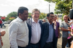 Jean-Luc Melenchon est alle a la rencontre de la population reunionnaise sur le marche de Sainte-Marie (nord de l'ile) ce samedi matin, en compagnie du depute FI Jean-Hugues Ratenon et du depute europeen Younous Omarjee. Jean-Luc Melenchon went to meet the population of Reunion on the market of Sainte-Marie (north of the island) this Saturday morning with deputy FI Jean-Hugues Ratenon and European deputy Younous Omarjee.