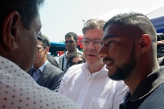 Jean-Luc Melenchon est alle a la rencontre de la population reunionnaise sur le marche de Sainte-Marie (nord de l'ile) ce samedi matin, en compagnie du depute FI Jean-Hugues Ratenon et du depute europeen Younous Omarjee. Jean-Luc Melenchon went to meet the population of Reunion on the market of Sainte-Marie (north of the island) this Saturday morning with deputy FI Jean-Hugues Ratenon and European deputy Younous Omarjee.