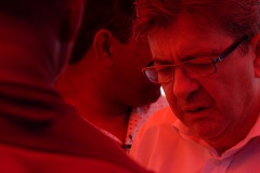 Jean-Luc Melenchon est alle a la rencontre de la population reunionnaise sur le marche de Sainte-Marie (nord de l'ile) ce samedi matin, en compagnie du depute FI Jean-Hugues Ratenon et du depute europeen Younous Omarjee. Jean-Luc Melenchon went to meet the population of Reunion on the market of Sainte-Marie (north of the island) this Saturday morning with deputy FI Jean-Hugues Ratenon and European deputy Younous Omarjee.