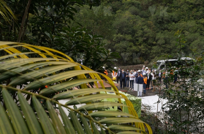 Chantier du barrage du Bras de la Plaine, avec Berangere Abba, secretaire d'Etat chargee de la biodiversite aupres de la ministre de la transition ecologique. Bras de la Plaine dam construction site, with Berangere Abba, State Secretary in charge of biodiversity with the Minister of Ecological Transition