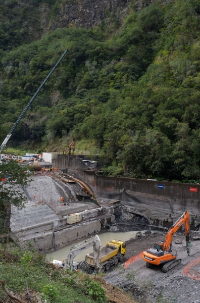 Chantier du barrage du Bras de la Plaine, avec Berangere Abba, secretaire d'Etat chargee de la biodiversite aupres de la ministre de la transition ecologique. Bras de la Plaine dam construction site, with Berangere Abba, State Secretary in charge of biodiversity with the Minister of Ecological Transition