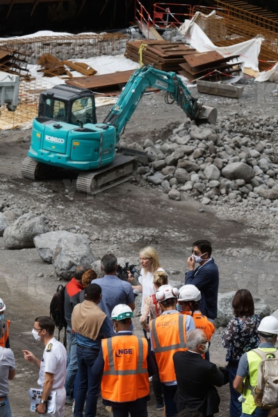 Chantier du barrage du Bras de la Plaine, avec Berangere Abba, secretaire d'Etat chargee de la biodiversite aupres de la ministre de la transition ecologique. Bras de la Plaine dam construction site, with Berangere Abba, State Secretary in charge of biodiversity with the Minister of Ecological Transition