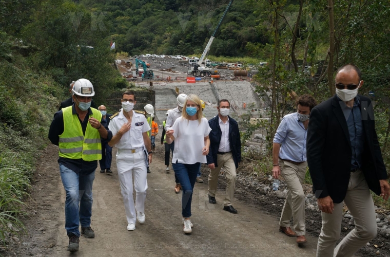 Chantier du barrage du Bras de la Plaine, avec Berangere Abba, secretaire d'Etat chargee de la biodiversite aupres de la ministre de la transition ecologique. Bras de la Plaine dam construction site, with Berangere Abba, State Secretary in charge of biodiversity with the Minister of Ecological Transition