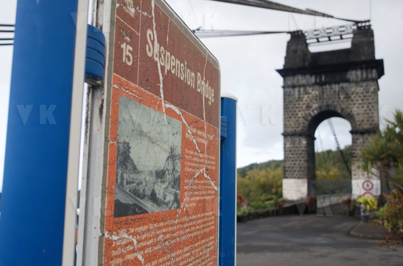 Le ministre de l'Outre-mer Sebastien Lecornu au chantier de rehabilitation du site du pont suspendu de la Riviere de l'Est. Overseas Minister Sebastien Lecornu at the site of the rehabilitation of the suspension bridge of the Riviere de l'Est.