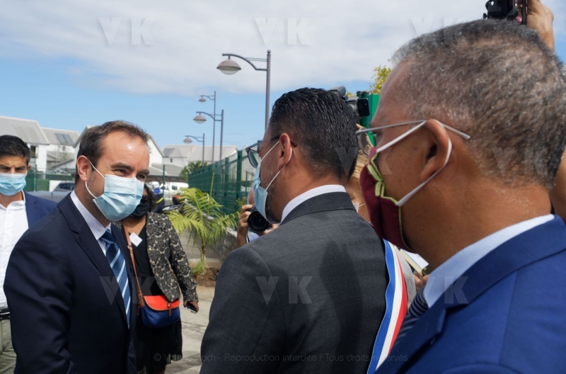 Rentre scolaire a La Reunion pour le ministre de l'Outremer Sebastien Lecornu - Back to school in La Reunion for French overseas minister Sebastien Lecornu