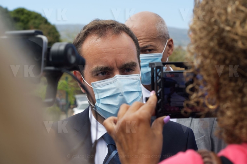 Rentre scolaire a La Reunion pour le ministre de l'Outremer Sebastien Lecornu - Back to school in La Reunion for French overseas minister Sebastien Lecornu
