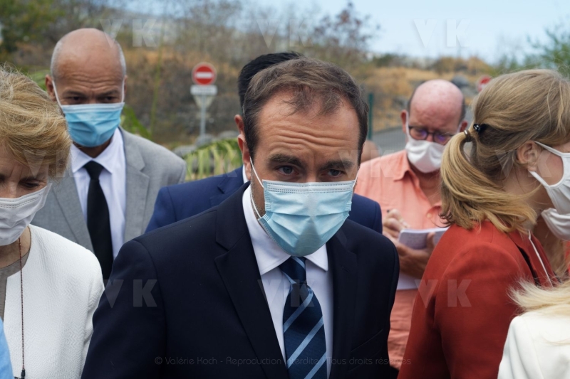 Rentre scolaire a La Reunion pour le ministre de l'Outremer Sebastien Lecornu - Back to school in La Reunion for French overseas minister Sebastien Lecornu