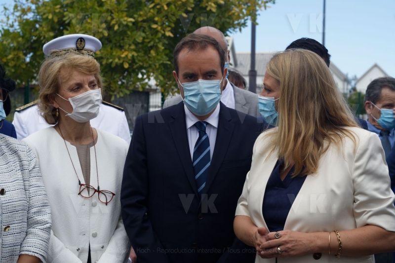 Rentre scolaire a La Reunion pour le ministre de l'Outremer Sebastien Lecornu - Back to school in La Reunion for French overseas minister Sebastien Lecornu