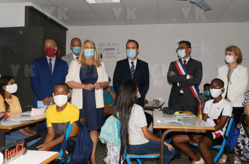 Rentre scolaire a La Reunion pour le ministre de l'Outremer Sebastien Lecornu - Back to school in La Reunion for French overseas minister Sebastien Lecornu