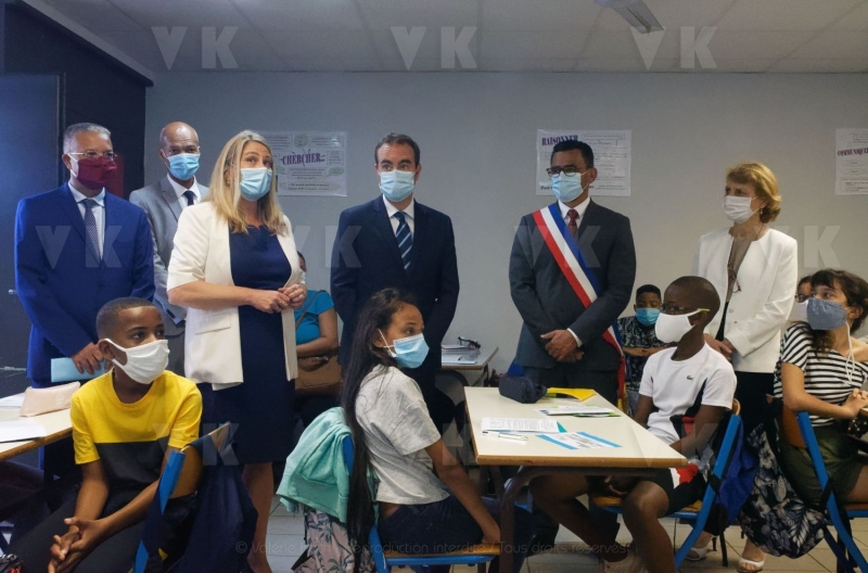 Rentre scolaire a La Reunion pour le ministre de l'Outremer Sebastien Lecornu - Back to school in La Reunion for French overseas minister Sebastien Lecornu