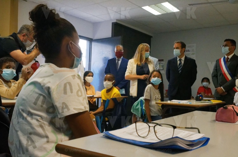 Rentre scolaire a La Reunion pour le ministre de l'Outremer Sebastien Lecornu - Back to school in La Reunion for French overseas minister Sebastien Lecornu