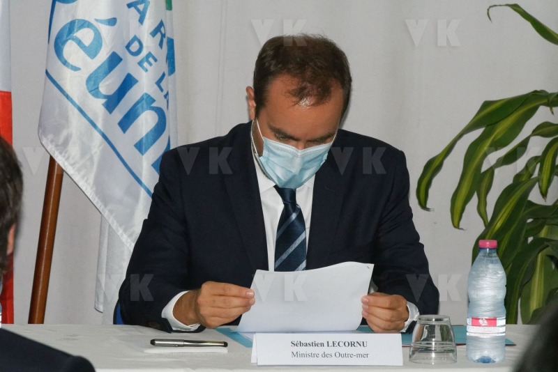 Rentre scolaire a La Reunion pour le ministre de l'Outremer Sebastien Lecornu - Back to school in La Reunion for French overseas minister Sebastien Lecornu