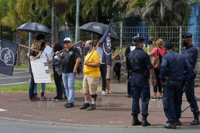Rentre scolaire a La Reunion pour le ministre de l'Outremer Sebastien Lecornu - Back to school in La Reunion for French overseas minister Sebastien Lecornu
