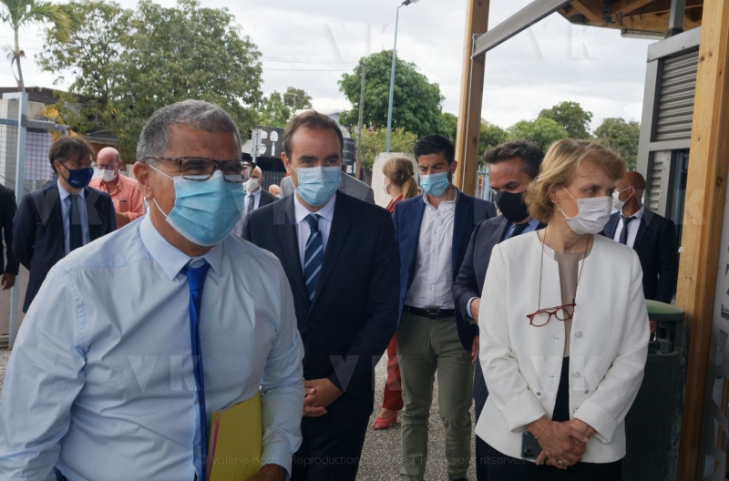 Rentre scolaire a La Reunion pour le ministre de l'Outremer Sebastien Lecornu - Back to school in La Reunion for French overseas minister Sebastien Lecornu