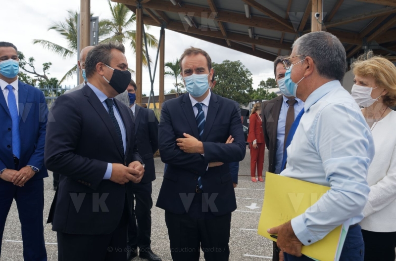 Rentre scolaire a La Reunion pour le ministre de l'Outremer Sebastien Lecornu - Back to school in La Reunion for French overseas minister Sebastien Lecornu