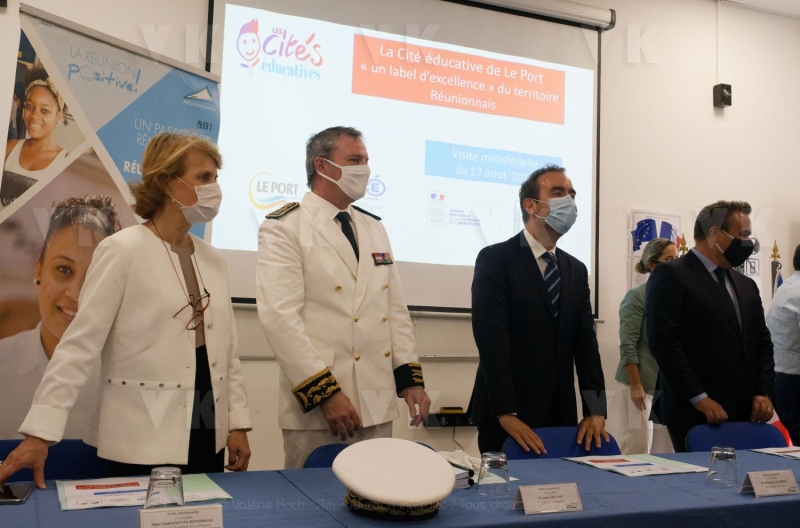 Rentre scolaire a La Reunion pour le ministre de l'Outremer Sebastien Lecornu - Back to school in La Reunion for French overseas minister Sebastien Lecornu