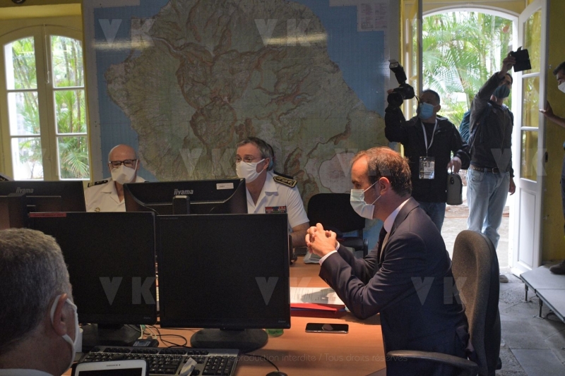 Le ministre des Outre-mer Sebastion Lecornu est arrive a La Reunion. Overseas Minister Sebastion Lecornu arrived in La Reunion