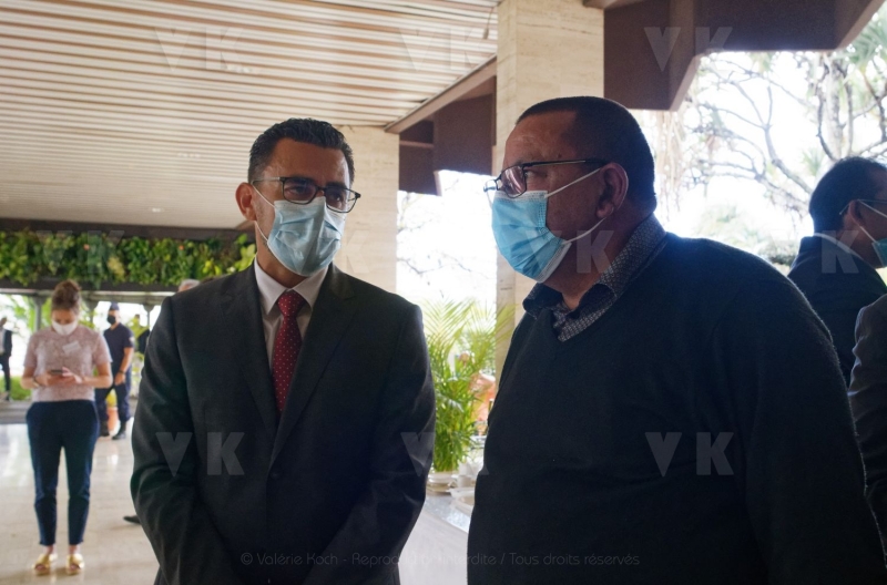 Sebastien Lecornu, ministre de l'Outre-mer, echange avec les 24 maires de La Reunion. Sebastien Lecornu, Minister of Overseas France, talks with the 24 mayors of La Reunion.
